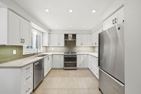 Photo 9 at 29 McGee Crescent, Aurora Highlands, Aurora