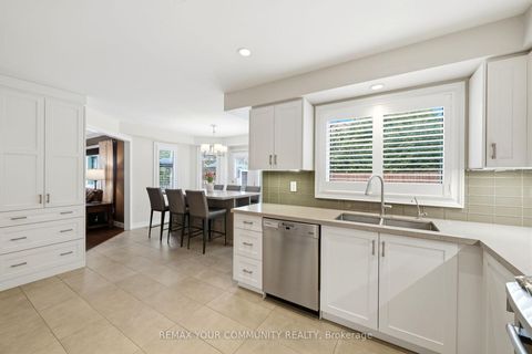 Photo 12 at 29 McGee Crescent, Aurora Highlands, Aurora