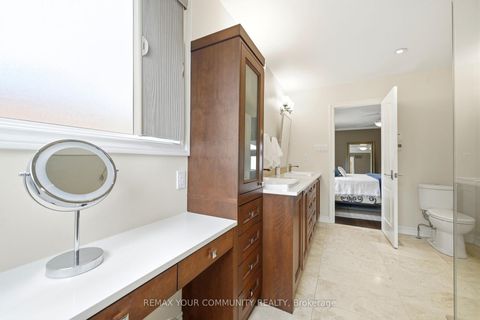 Photo 25 at 29 McGee Crescent, Aurora Highlands, Aurora