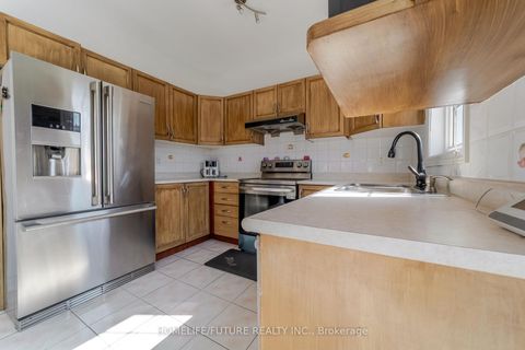 Photo 18 at 101 Oasis Boulevard, Rouge E11, Toronto