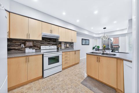 Photo 6 at 489 Menczel Crescent, Summerhill Estates, Newmarket