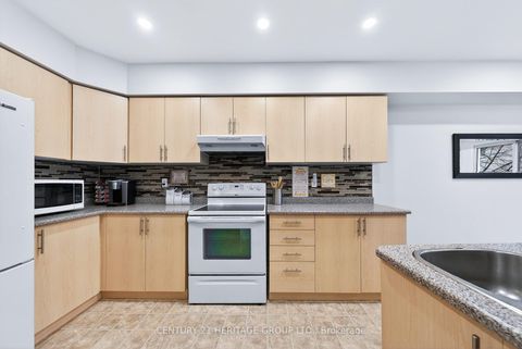 Photo 7 at 489 Menczel Crescent, Summerhill Estates, Newmarket