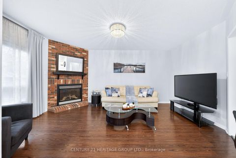 Photo 12 at 489 Menczel Crescent, Summerhill Estates, Newmarket