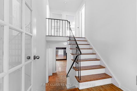 Photo 9 at 211 Shawnee Circle, Pleasant View, Toronto