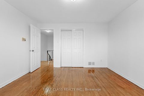 Photo 12 at 211 Shawnee Circle, Pleasant View, Toronto