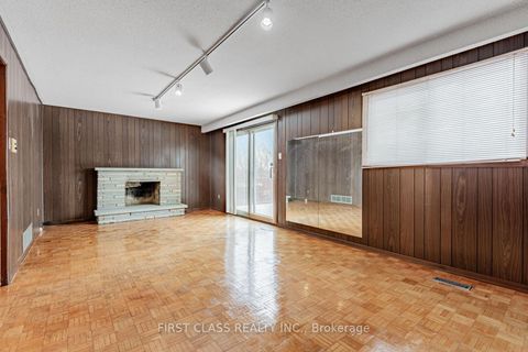 Photo 18 at 211 Shawnee Circle, Pleasant View, Toronto