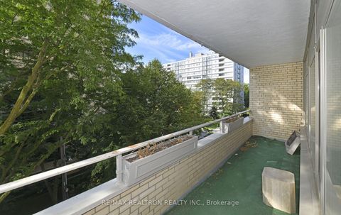 Photo 9 at 501 - 581 Avenue Road, St. Clair, Toronto