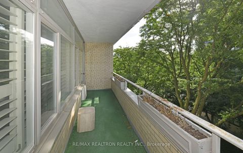 Photo 10 at 501 - 581 Avenue Road, St. Clair, Toronto