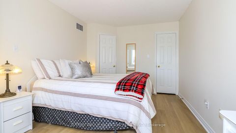 Photo 13 at 62 Birchwood Drive, East Bayfield, Barrie