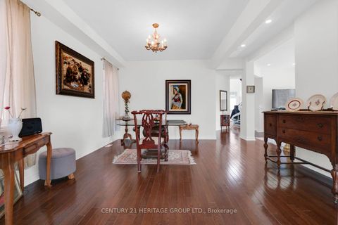 Photo 15 at 13 Herefordshire Crescent NE, Woodland Hill, Newmarket