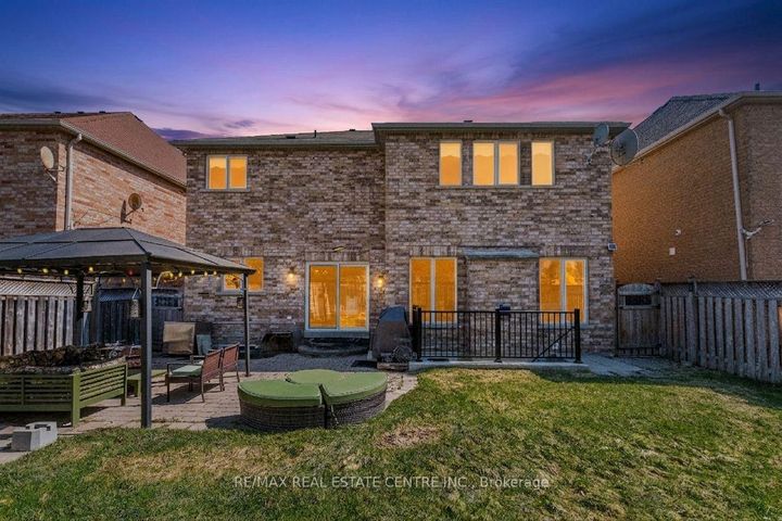 Photo 2 at 3285 Topeka Drive, Churchill Meadows, Mississauga