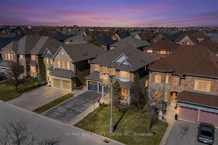 Photo 3 at 3285 Topeka Drive, Churchill Meadows, Mississauga