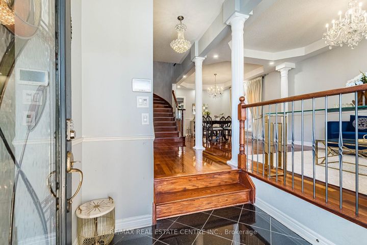 Photo 7 at 3285 Topeka Drive, Churchill Meadows, Mississauga