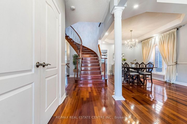 Photo 8 at 3285 Topeka Drive, Churchill Meadows, Mississauga