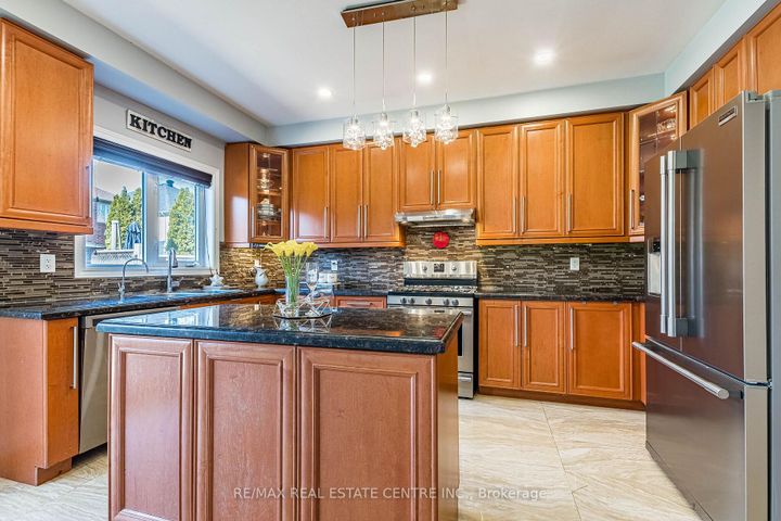 Photo 9 at 3285 Topeka Drive, Churchill Meadows, Mississauga