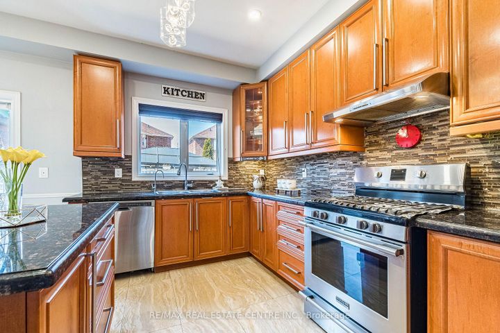 Photo 10 at 3285 Topeka Drive, Churchill Meadows, Mississauga