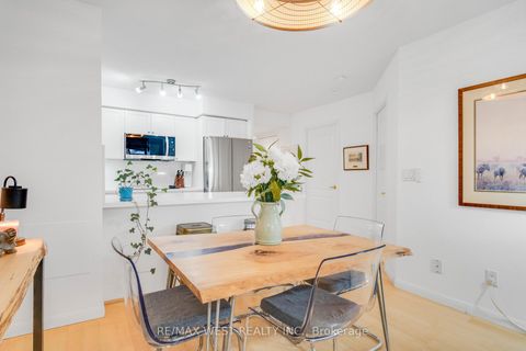 Photo 2 at 202 - 18 Stafford Street, Niagara, Toronto