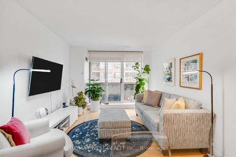 Photo 3 at 202 - 18 Stafford Street, Niagara, Toronto