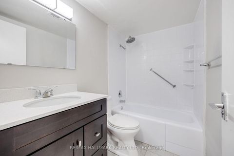 Photo 16 at 1715 - 40 Homewood Avenue, South St. James Town, Toronto