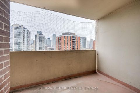 Photo 18 at 1715 - 40 Homewood Avenue, South St. James Town, Toronto