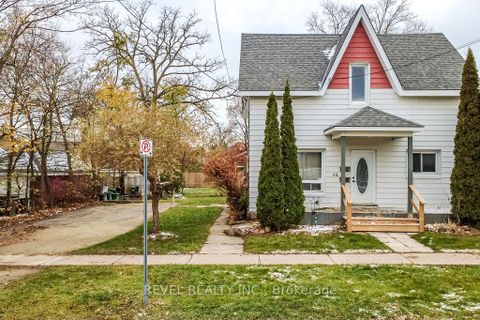 Photo 1 at 44 Parkside Drive, Queen's Park, Barrie