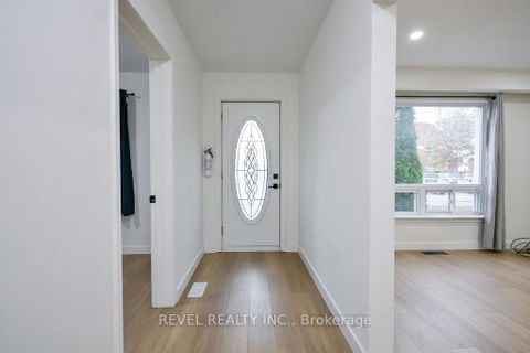 Photo 2 at 44 Parkside Drive, Queen's Park, Barrie