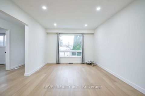 Photo 3 at 44 Parkside Drive, Queen's Park, Barrie