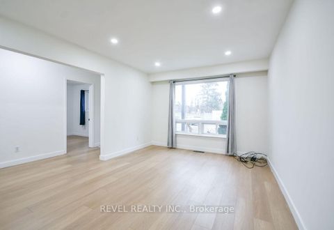 Photo 6 at 44 Parkside Drive, Queen's Park, Barrie