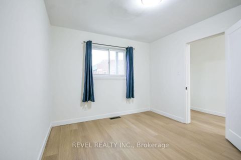 Photo 7 at 44 Parkside Drive, Queen's Park, Barrie