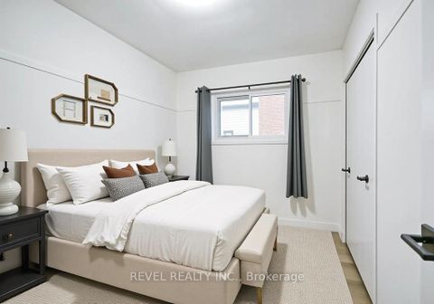 Photo 11 at 44 Parkside Drive, Queen's Park, Barrie