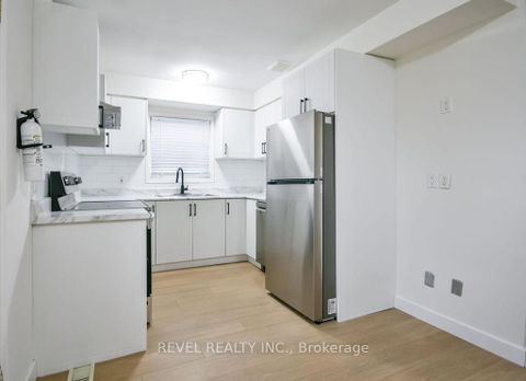 Photo 18 at 44 Parkside Drive, Queen's Park, Barrie