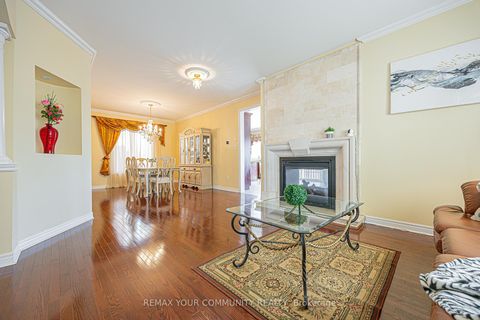 Photo 4 at 193 Maurier Boulevard, Patterson, Vaughan