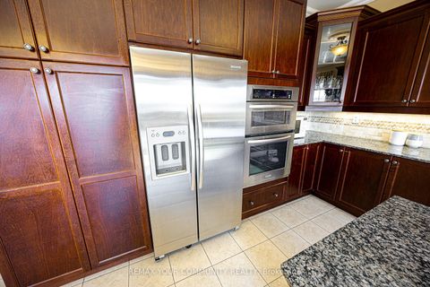 Photo 11 at 193 Maurier Boulevard, Patterson, Vaughan