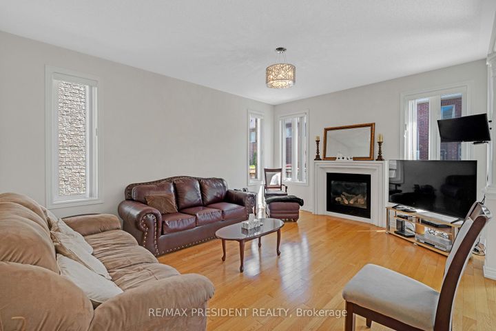 Photo 6 at 7 Wellpark Way, Bram East, Brampton