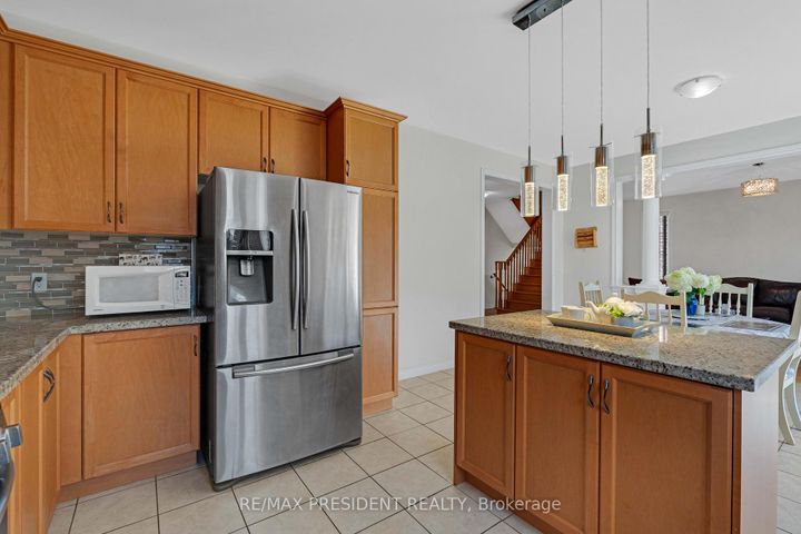 Photo 10 at 7 Wellpark Way, Bram East, Brampton