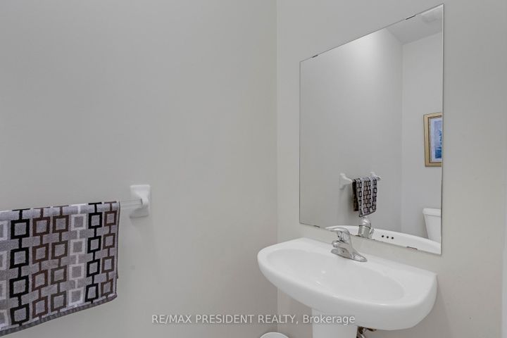 Photo 13 at 7 Wellpark Way, Bram East, Brampton