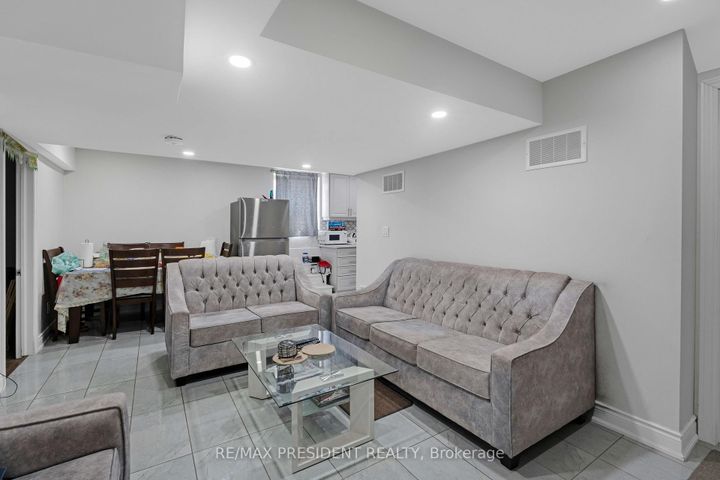 Photo 30 at 7 Wellpark Way, Bram East, Brampton