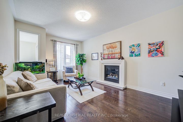 Photo 8 at 28 Mancini Crescent, Jefferson, Richmond Hill