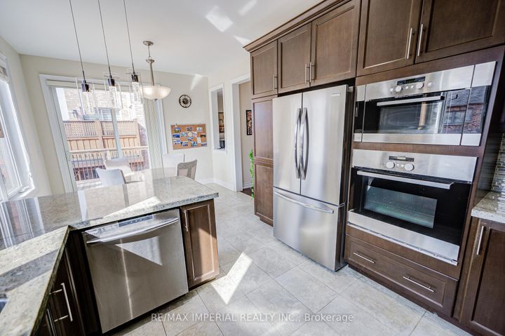 Photo 14 at 28 Mancini Crescent, Jefferson, Richmond Hill