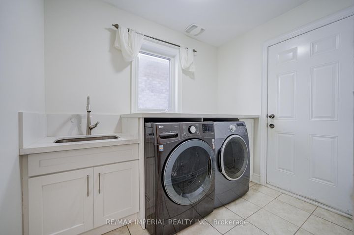 Photo 16 at 28 Mancini Crescent, Jefferson, Richmond Hill