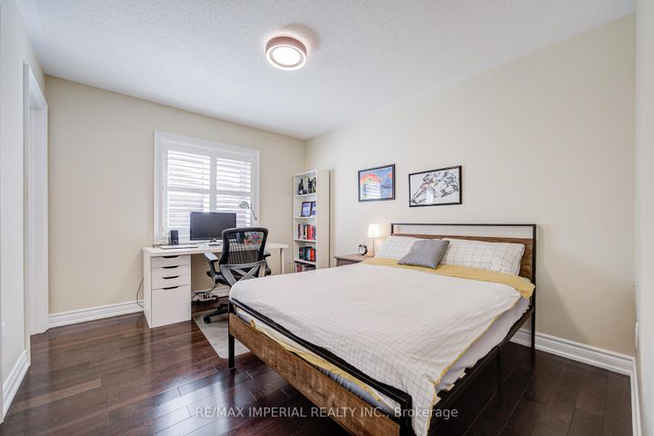 Photo 24 at 28 Mancini Crescent, Jefferson, Richmond Hill