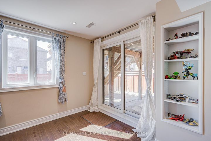 Photo 34 at 28 Mancini Crescent, Jefferson, Richmond Hill