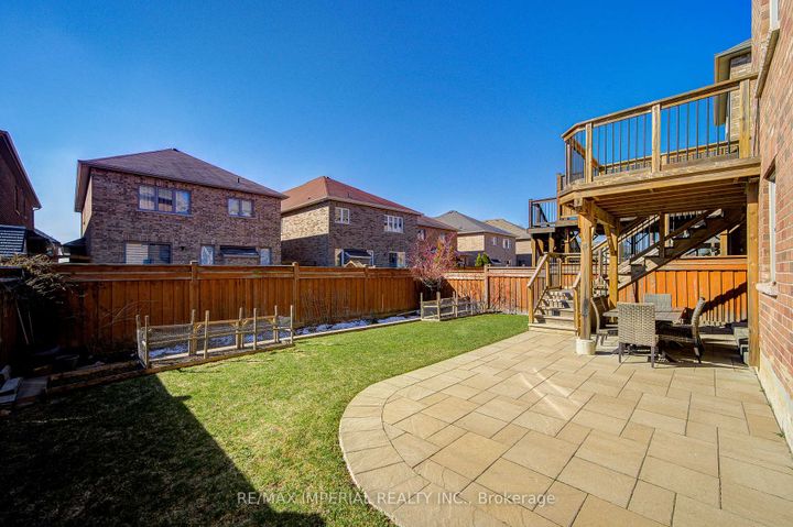 Photo 35 at 28 Mancini Crescent, Jefferson, Richmond Hill