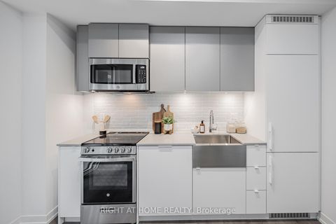 Photo 8 at 815 - 270 Dufferin Street, South Parkdale, Toronto