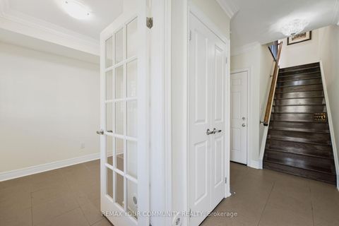 Photo 7 at 16 Agar Lane, West Woodbridge, Vaughan