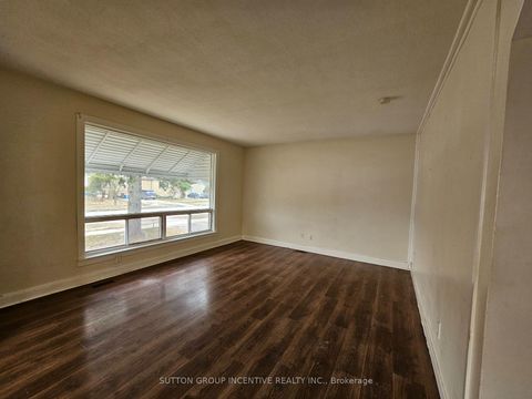 Photo 3 at 15 Newton Street, Wellington, Barrie