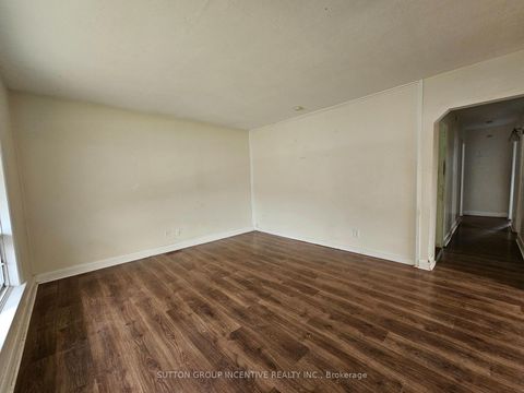 Photo 4 at 15 Newton Street, Wellington, Barrie