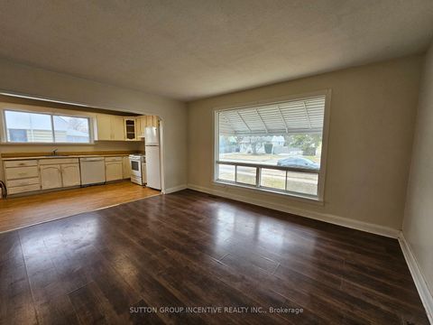 Photo 5 at 15 Newton Street, Wellington, Barrie