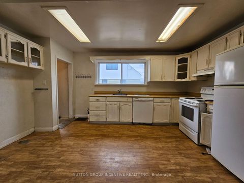 Photo 6 at 15 Newton Street, Wellington, Barrie