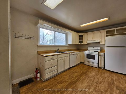 Photo 7 at 15 Newton Street, Wellington, Barrie